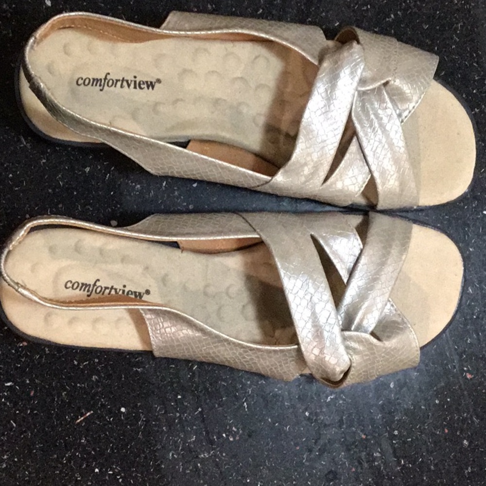 Comfortview Pearl color snakeskin-like leather women sandalssize 10W NEW w/o tag